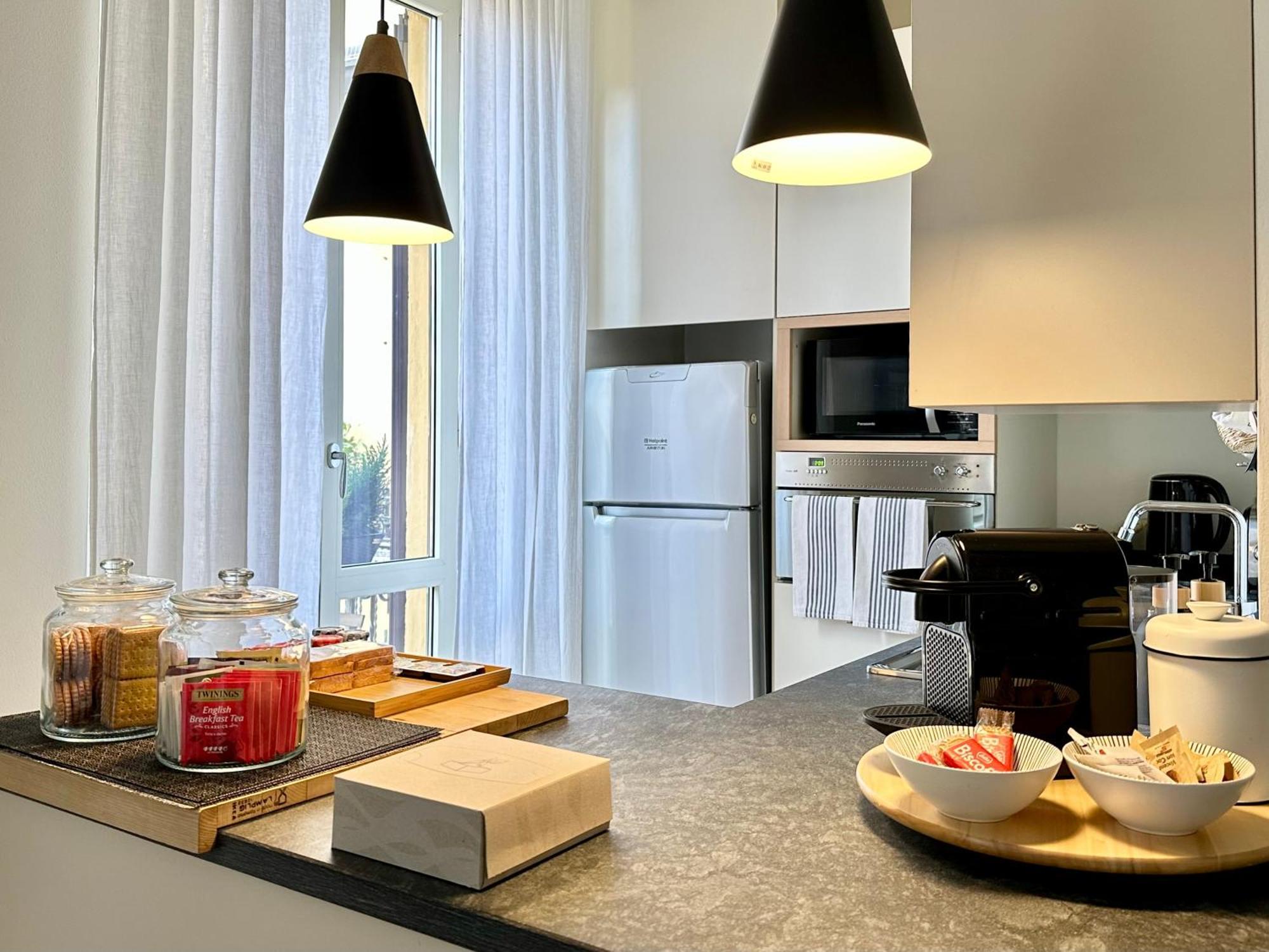 Lily Pads -Elegant Apartment- In The City Center Milán Exterior foto
